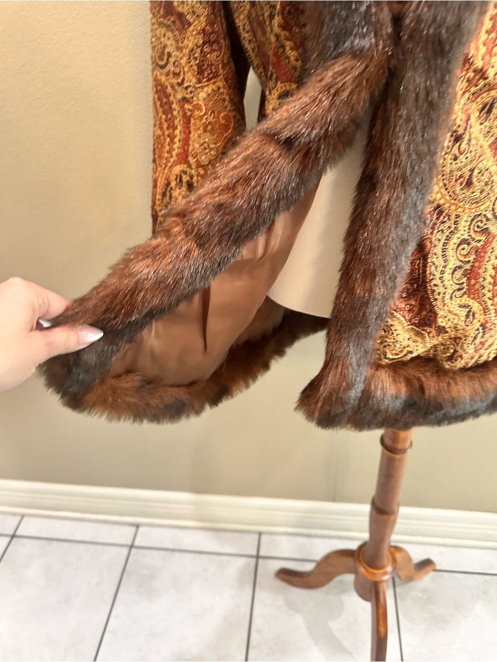 Newport News Vintage Paisley Faux-Fur Trim Jacket in Brown 12 - Picture 8 of 12